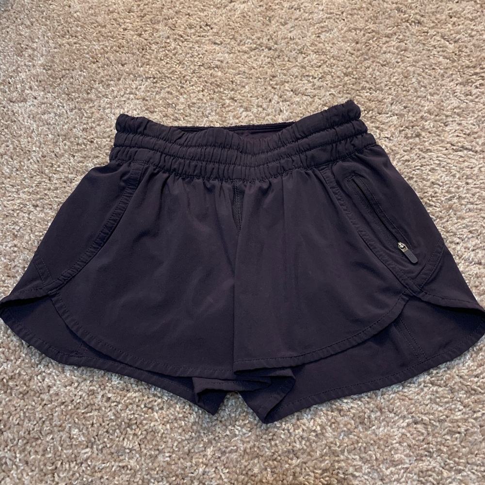 Lululemon Tracker Short V 4” size 4 new w/o tags!